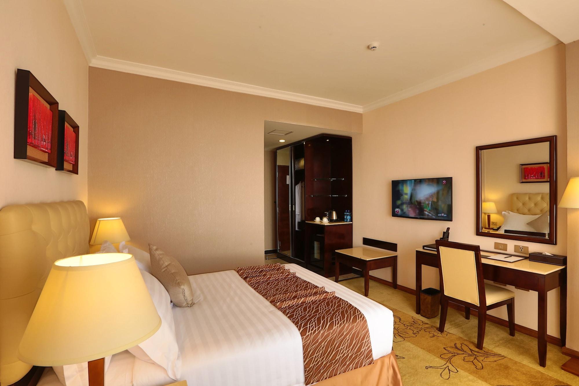 Getfam Hotel Адис Абеба Екстериор снимка
