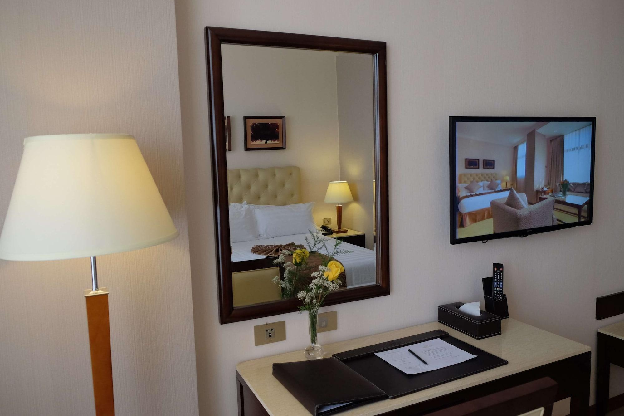 Getfam Hotel Адис Абеба Екстериор снимка
