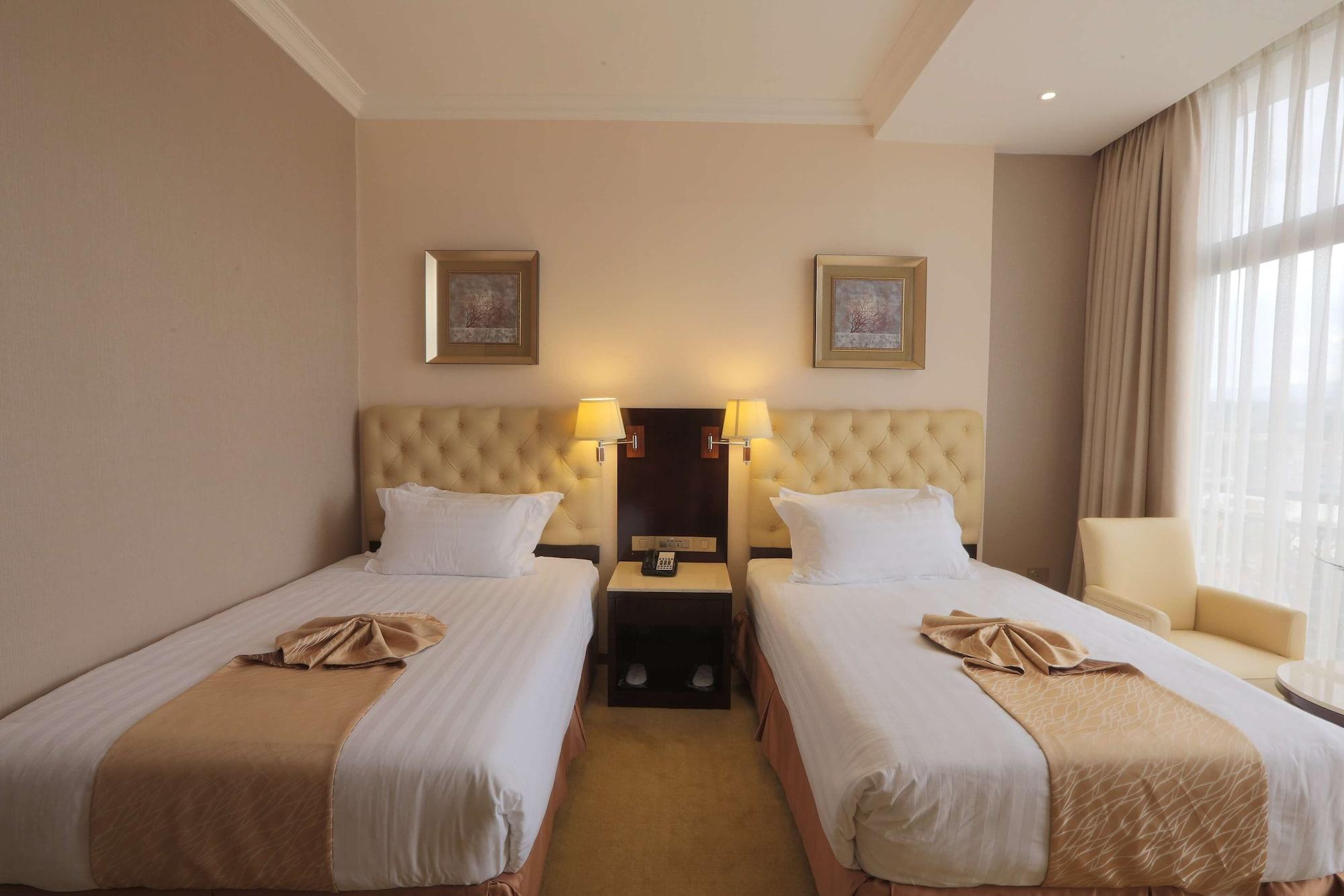 Getfam Hotel Адис Абеба Екстериор снимка