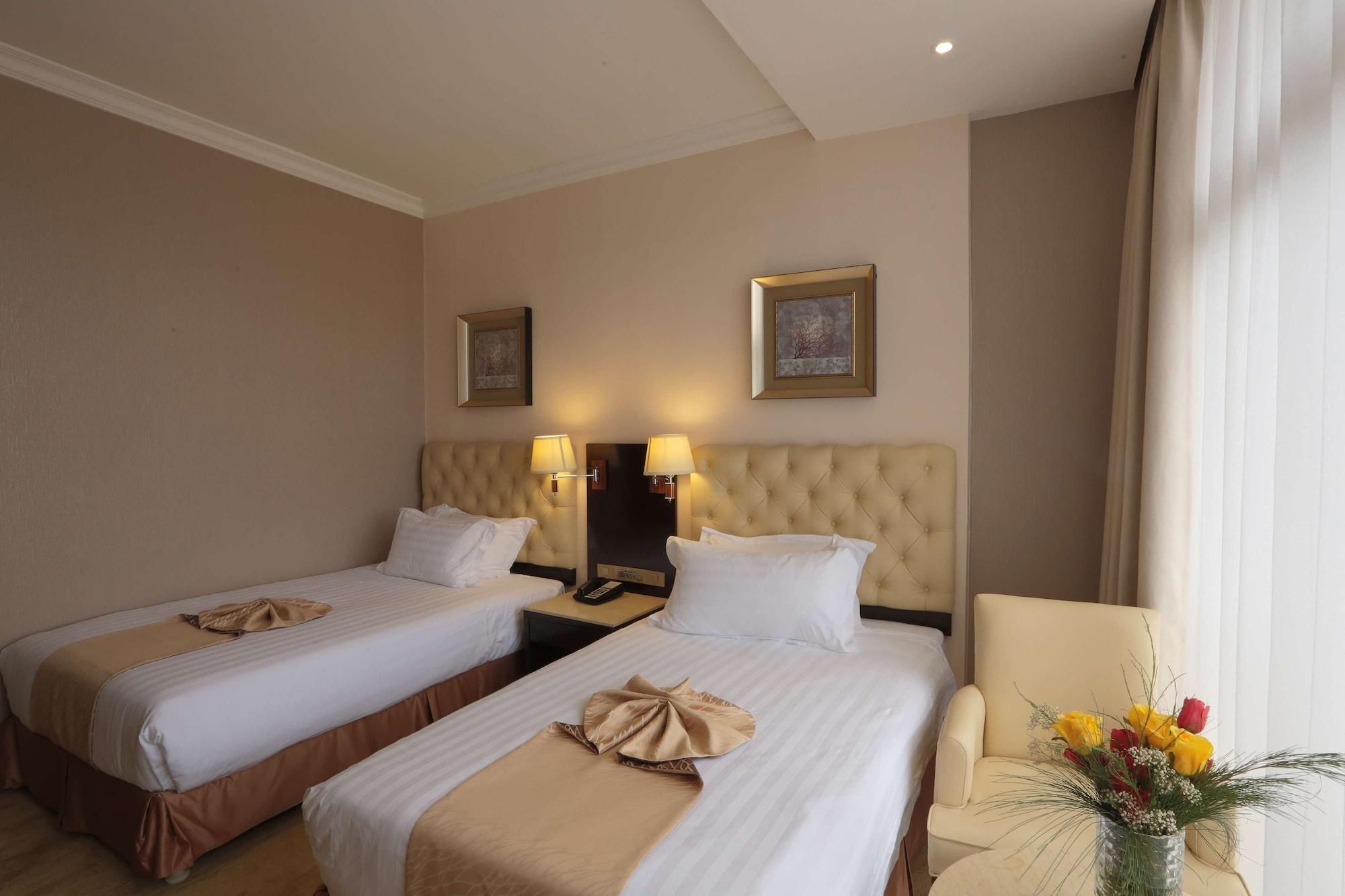 Getfam Hotel Адис Абеба Екстериор снимка