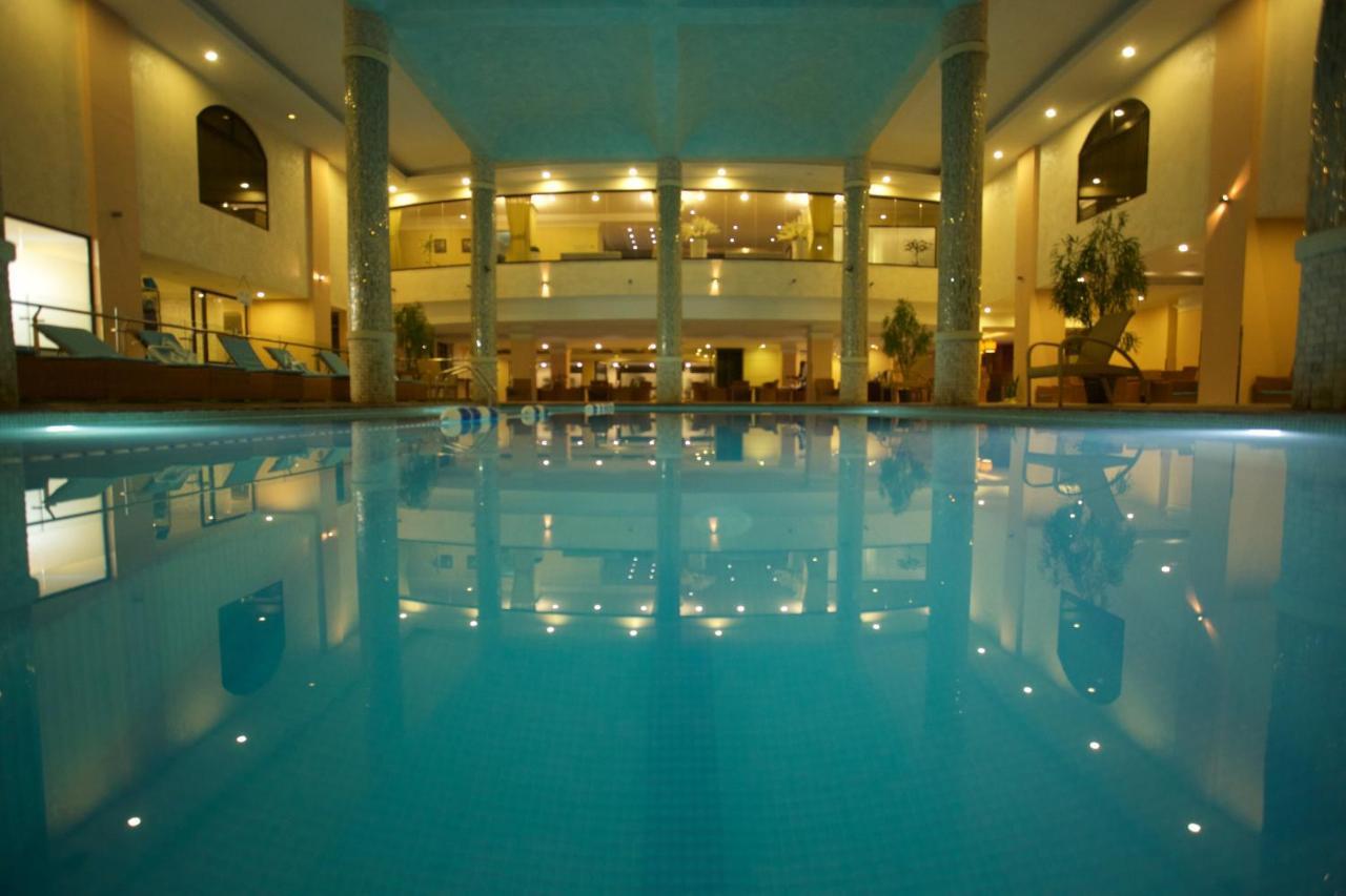 Getfam Hotel Адис Абеба Екстериор снимка