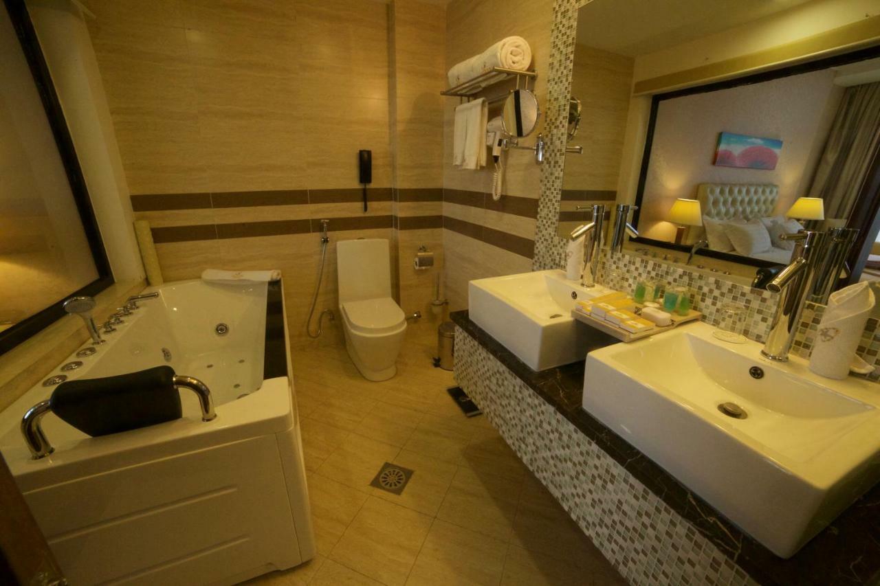 Getfam Hotel Адис Абеба Екстериор снимка